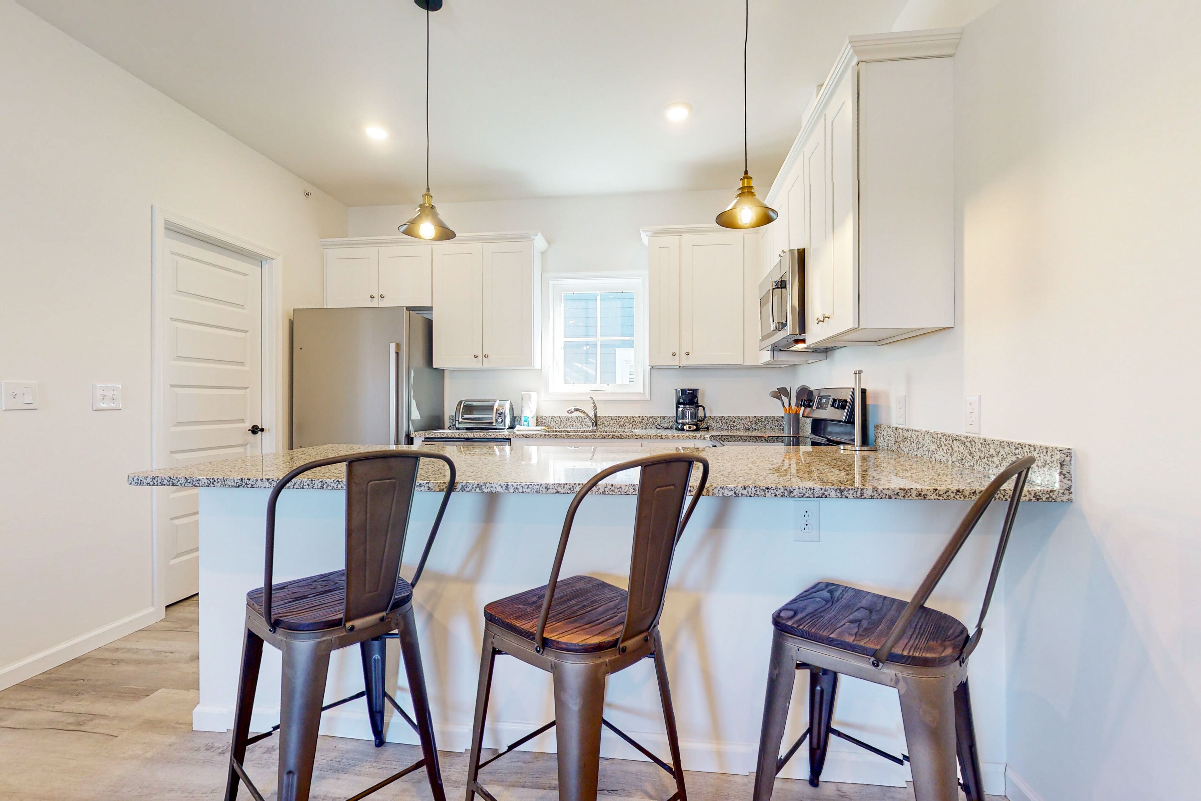 雪櫃、微波爐、焗爐、爐具