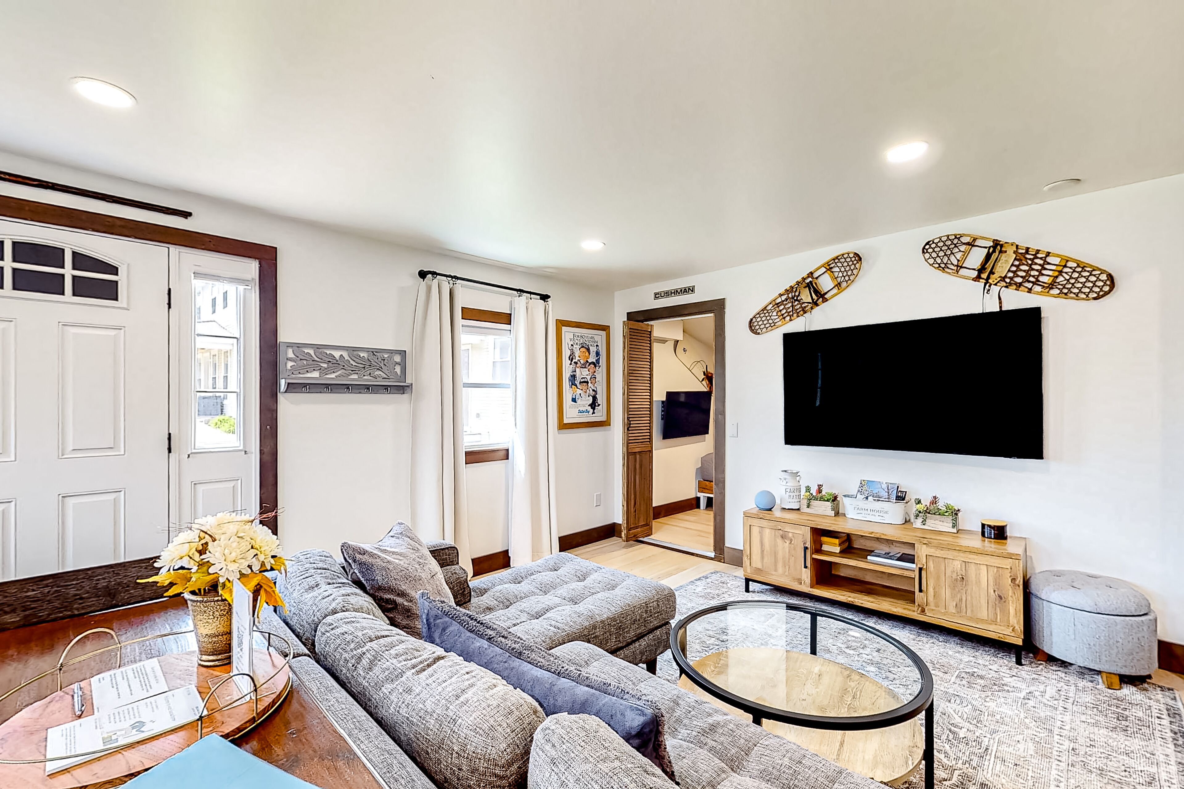 Barnhouse suite with shared hot tub & private W/D - near year-round recreation