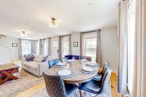 Dining - 3-bedroom suite in a vintage farmhouse with on-site hot tub - near ski/hike/bike (Waterbury)