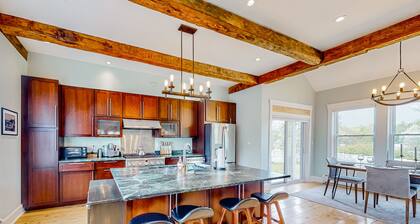 All-season escape in a vintage farmhouse with updated interior & on-site hot tub