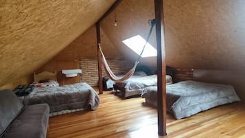 4 bedrooms, WiFi, bed sheets