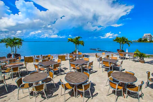 Spacious beachside home with fireplace, washer/dryer, pools, dock, & gym