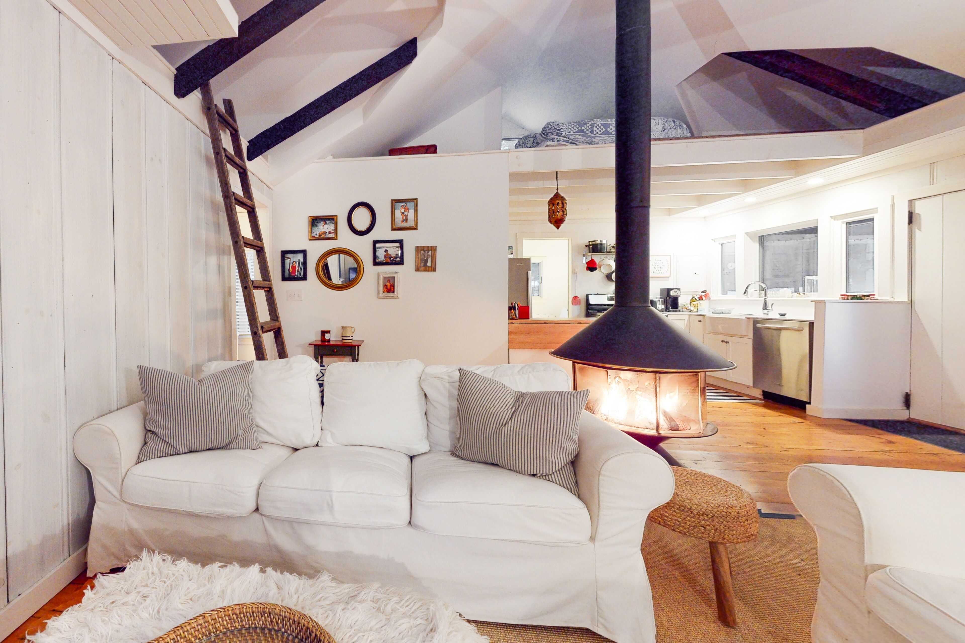 Télévision, cheminée