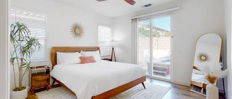 3 bedrooms, iron/ironing board, internet, bed sheets