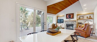 Golf-course-front condo with private hot tub, Mt. Jefferson views, pools & gyms