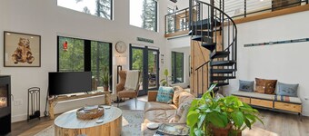 Brand New Hot Tub - 25min from Ski/Whitefish - Central Location- Gorgeous Views