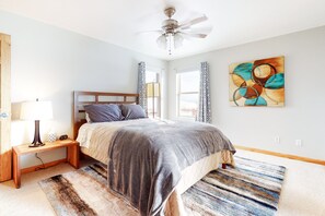 3 chambres, fer et planche à repasser, Wi-Fi, draps fournis