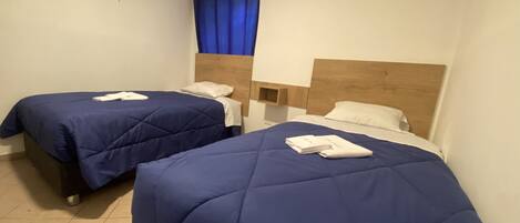 Economy Twin kamer, 1 slaapkamer | Donzen dekbedden, pillowtop-bedden, gratis wifi, beddengoed