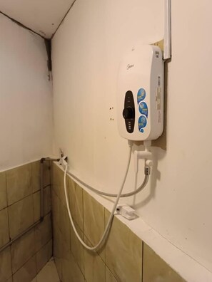 Triple Room, Private Bathroom | Bathroom | Shower, towels, toilet paper - Hotel O Green Leaf Guest Lodge Kk (Kota Kinabalu)