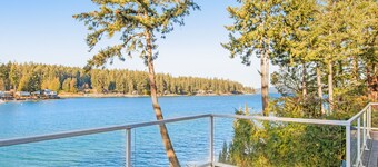 Waterfront, dog-friendly home with private beach, amazing deck & harbor view