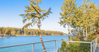 Waterfront, dog-friendly home with private beach, amazing deck & harbor view