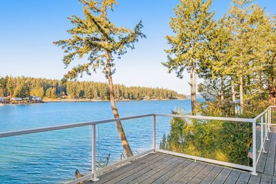 Waterfront, dog-friendly home with private beach, amazing deck & harbor view