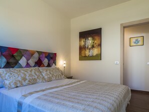 3 室のベッドルーム、アイロン / アイロン台、WiFi、ベッドシーツ