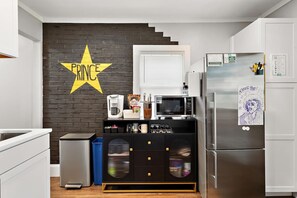 Fridge, microwave, oven, stovetop - Prince-Themed Cozy Retreat Near Airport & Mall (Minneapolis)