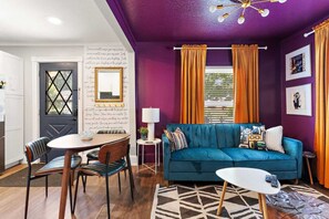 Smart TV - Prince-Themed Cozy Retreat Near Airport & Mall (Minneapolis)