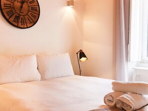 2 bedrooms, iron/ironing board, Internet, bed sheets