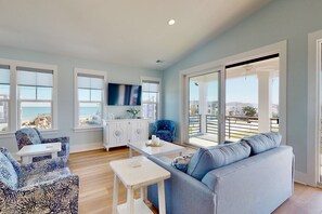 Smart TV, ping pong - Luxury Kure Beach Getaway | Steps to Beach, Ocean Views, Elevator, Grill + Games (Kure Beach)