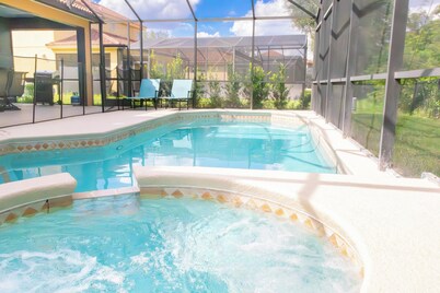 Awesome Movie Themed 6 Bedroom Villa, Private Pool/Spa in Gated Resort