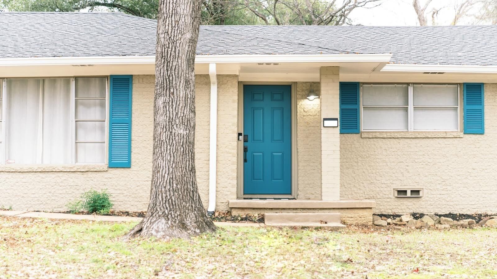 New! Harwood Getaway - Central, Spacious, 3BD+Desk
