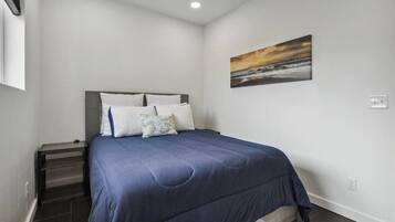 1 slaapkamer, een bureau, wifi, beddengoed