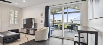 Bayside Bungalow | Steps to Beach & Old Town | Pet Friendly + Beach Views!