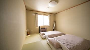 Espacio para trabajar con laptop, wifi gratis y ropa de cama