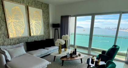Beautiful apartment with luxury finishes with ocean views