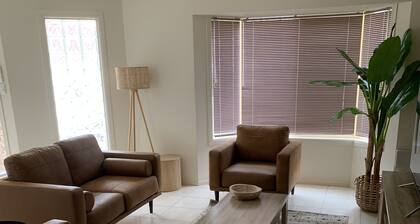 Modern 2 bedroom unit close to city centre