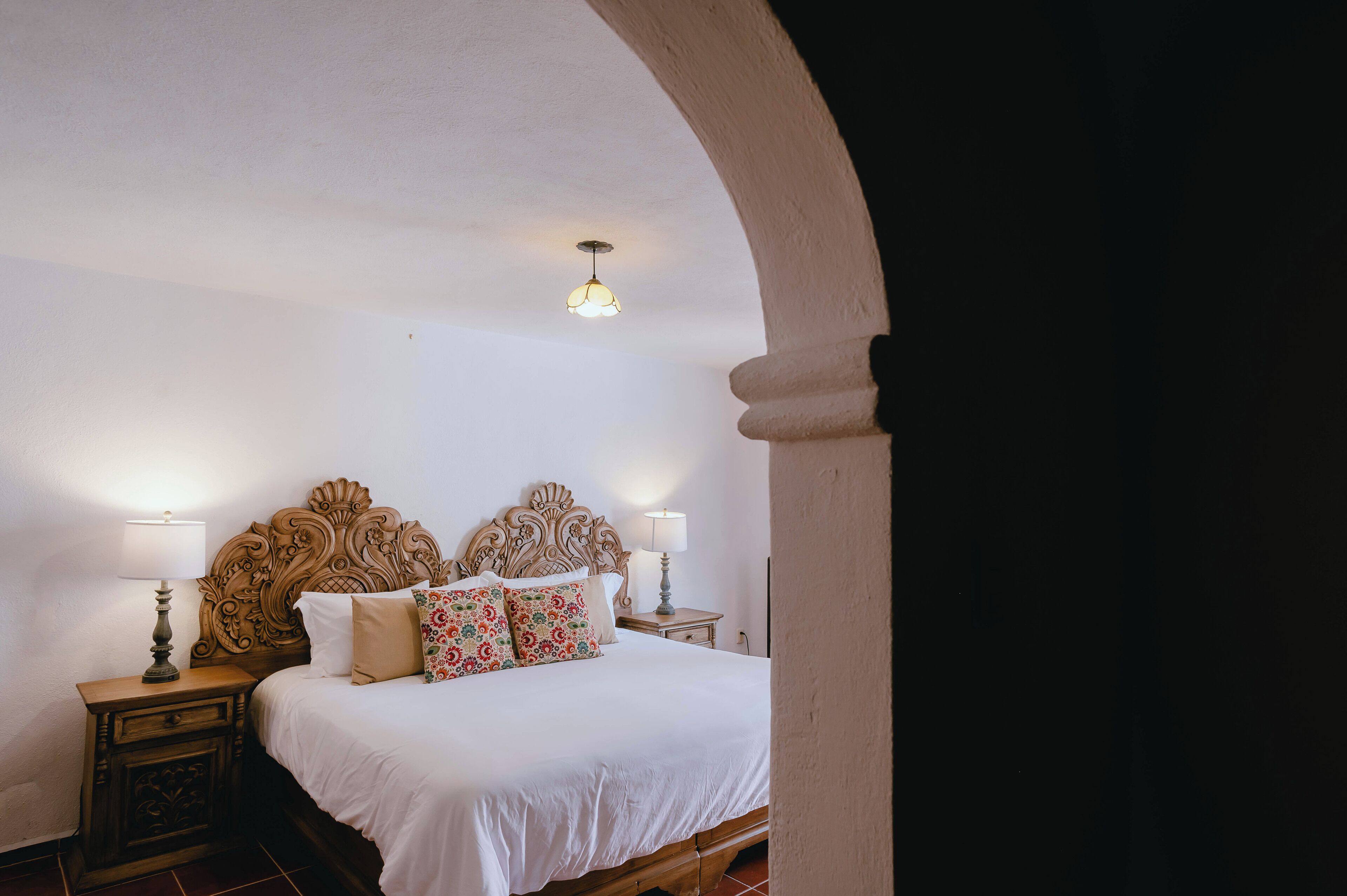 Junior kamer | Luxe beddengoed, een kluis op de kamer, individueel gedecoreerd