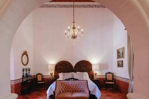 Deluxe Room | Premium bedding, in-room safe, individually decorated