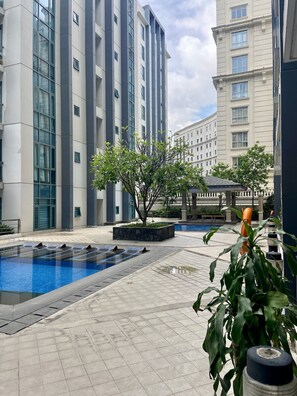 Outdoor pool - Beautiful Studio Near Resorts World NAIA T3 (Pasay)