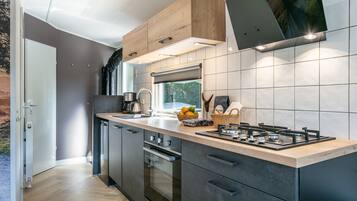 Réfrigérateur, four, plaque de cuisson, lave-vaisselle