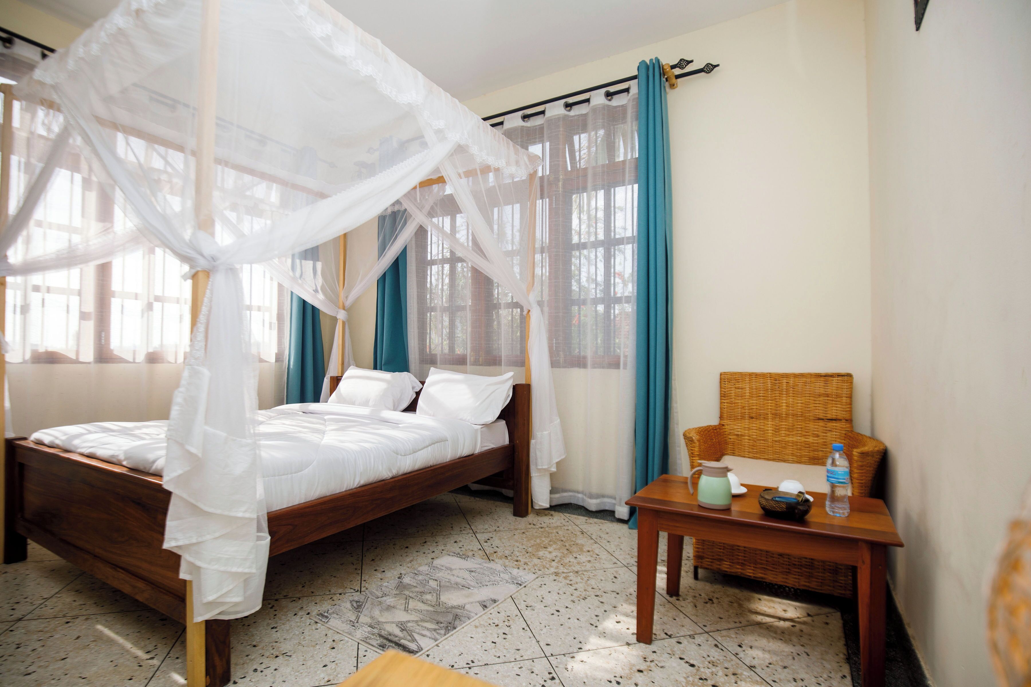 Caja de seguridad en la habitación y decoración personalizada 