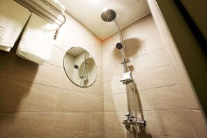 Businesshuone | Kylpyhuone | Ilmaiset hygieniatuotteet, hiustenkuivaaja, tohvelit, bidee