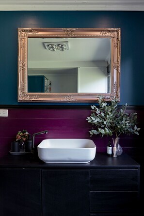 SĂšche-cheveux, serviettes fournies, savon, papier toilette