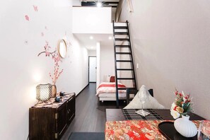 4 室のベッドルーム、WiFi (無料)、ベッドシーツ