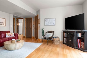 Smart TV, books, stereo