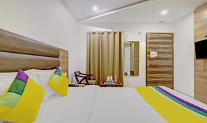 Economy Room | Iron/ironing board