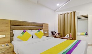 Economy Room | Iron/ironing board