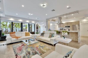 TV, fireplace, table tennis, stereo