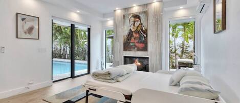 3 Schlafzimmer, Schreibtisch, Bügeleisen/Bügelbrett, Reisekinderbett