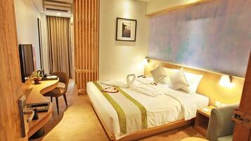 Deluxe Double Room | Desk, laptop workspace, iron/ironing board, free WiFi