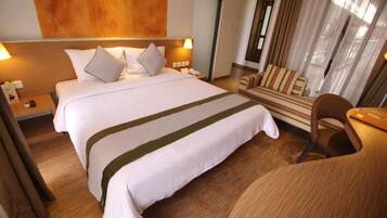 Executive Double Room | Desk, laptop workspace, iron/ironing board, free WiFi