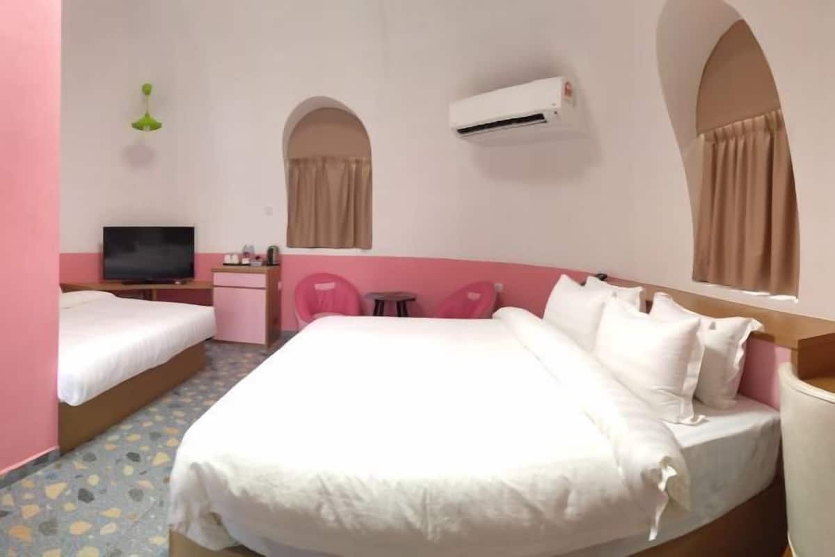 Minibar, in-room safe, soundproofing, iron/ironing board