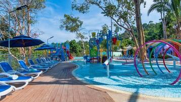 Indoor pool, sun loungers