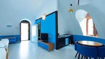 Family Room | Minibar, in-room safe, soundproofing, iron/ironing board