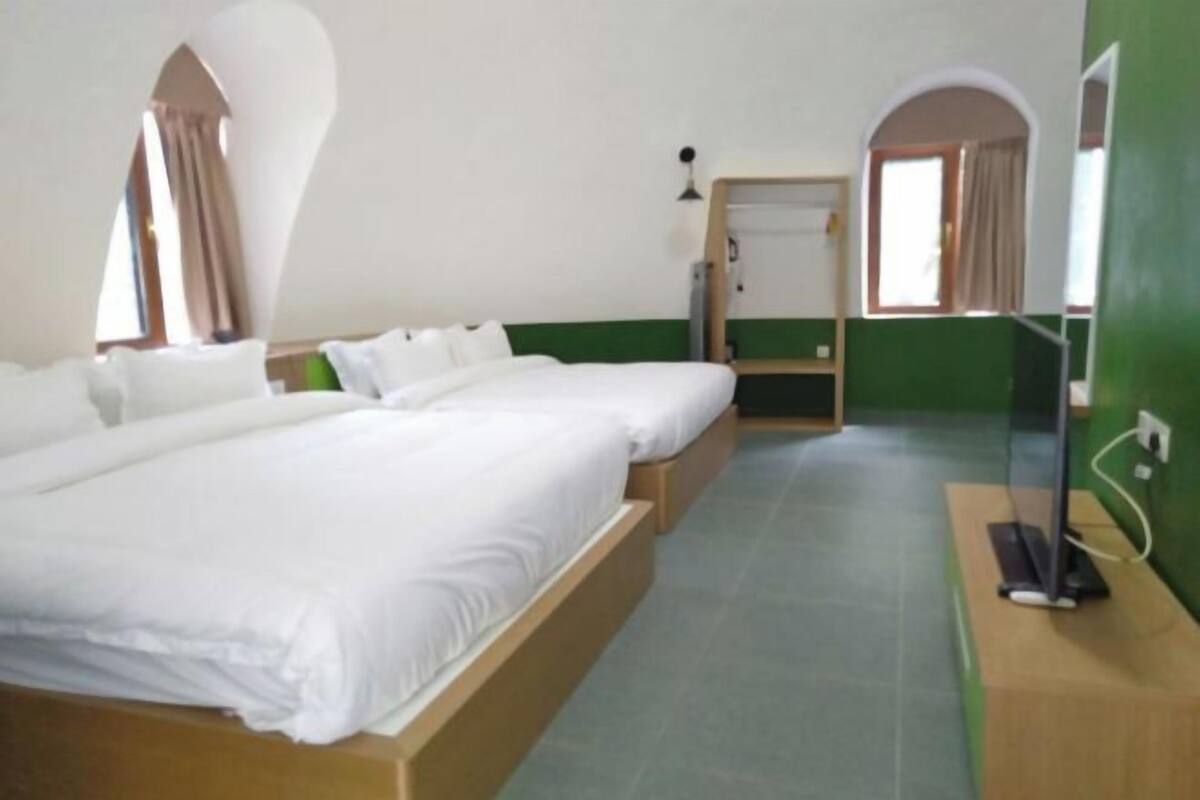 Minibar, in-room safe, soundproofing, iron/ironing board