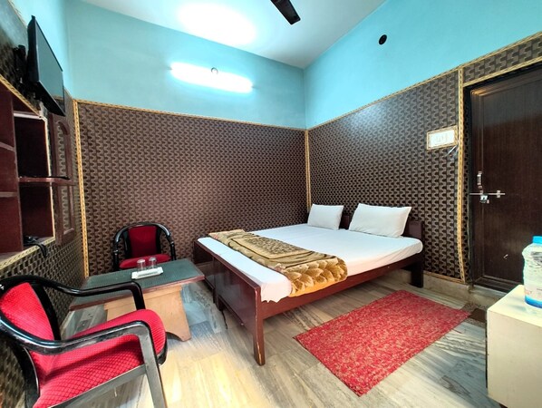 Premium bedding, down comforters, memory foam beds, bed sheets
