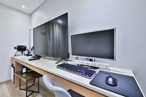 Standard Double Room | Premium bedding, free WiFi, bed sheets - KAKAO HOTEL (Incheon)
