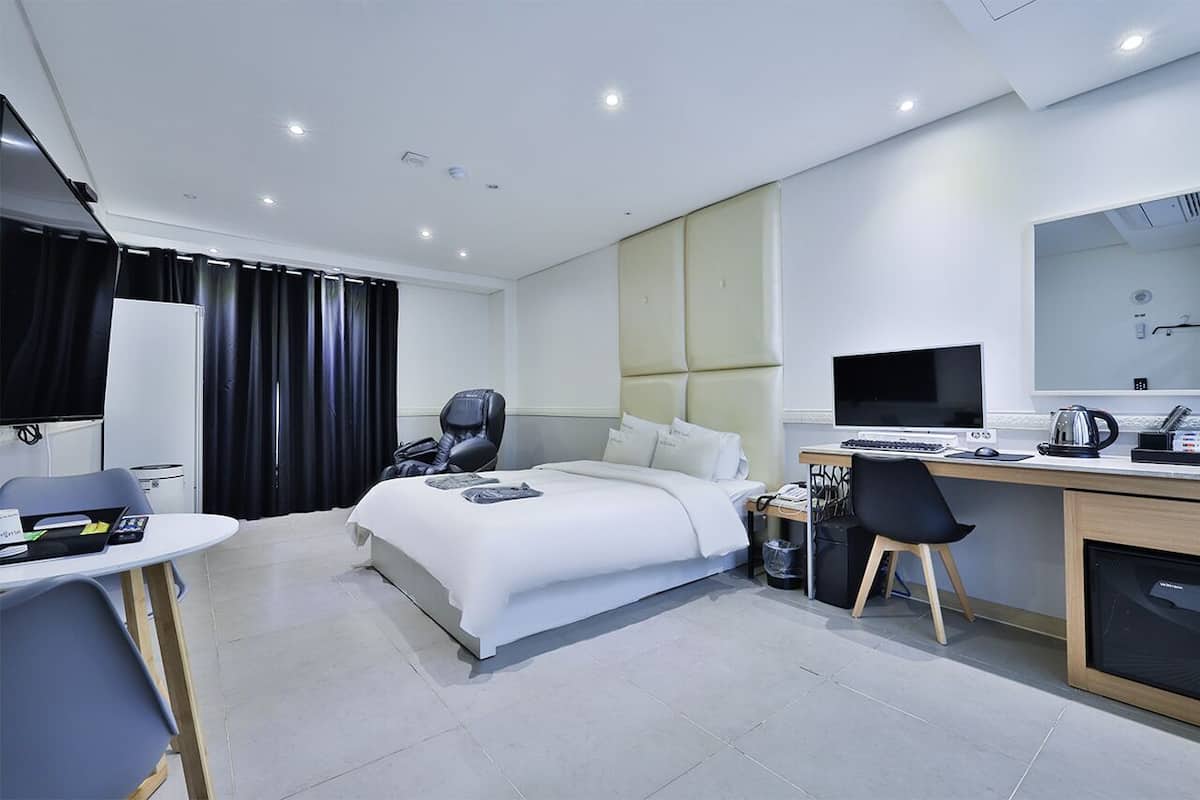 Premium bedding, free WiFi, bed sheets